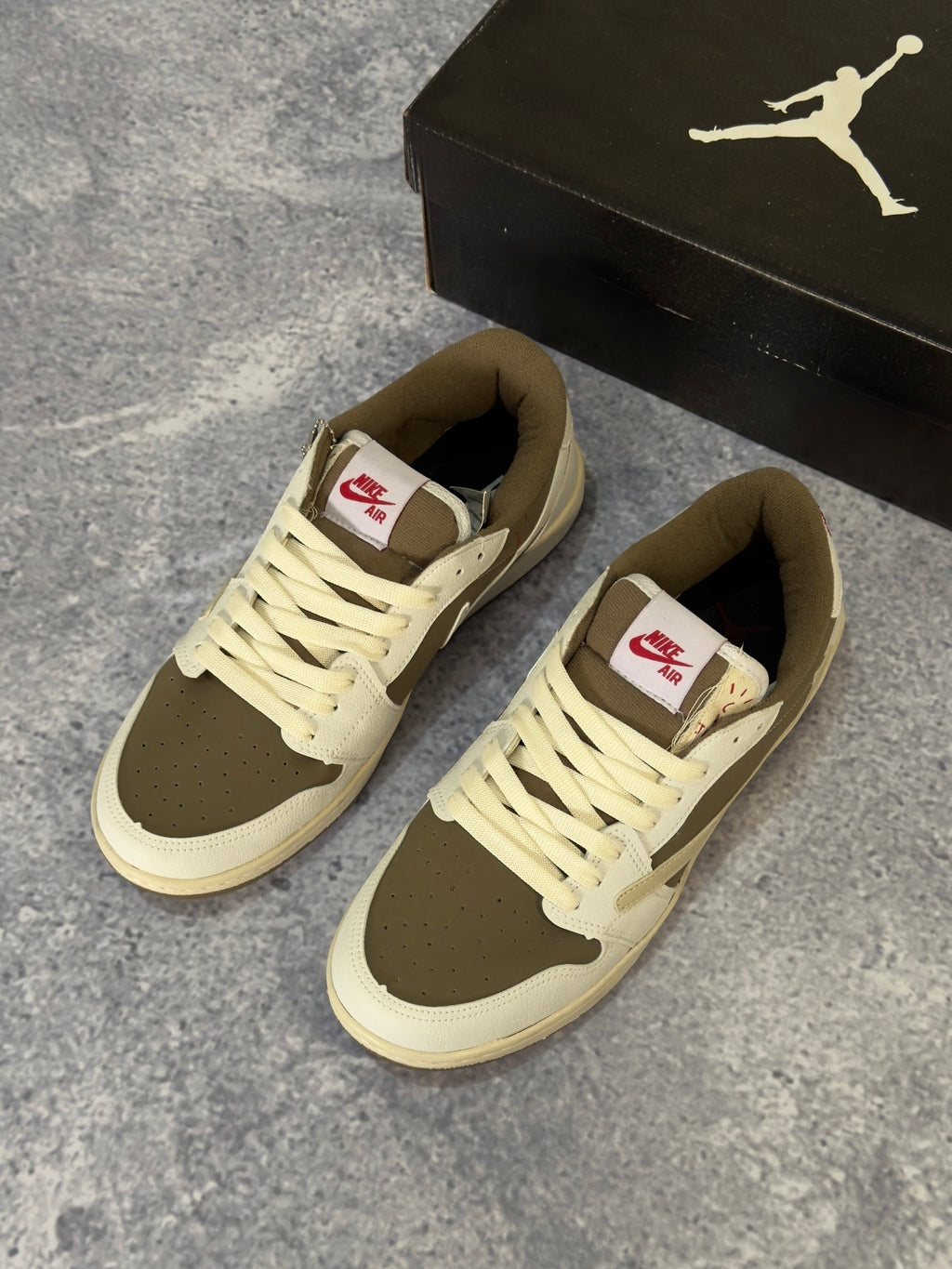 Tênis NK Air Jordan 1 Low Travis Scott Reverse Morcha - Bege/Marrom
