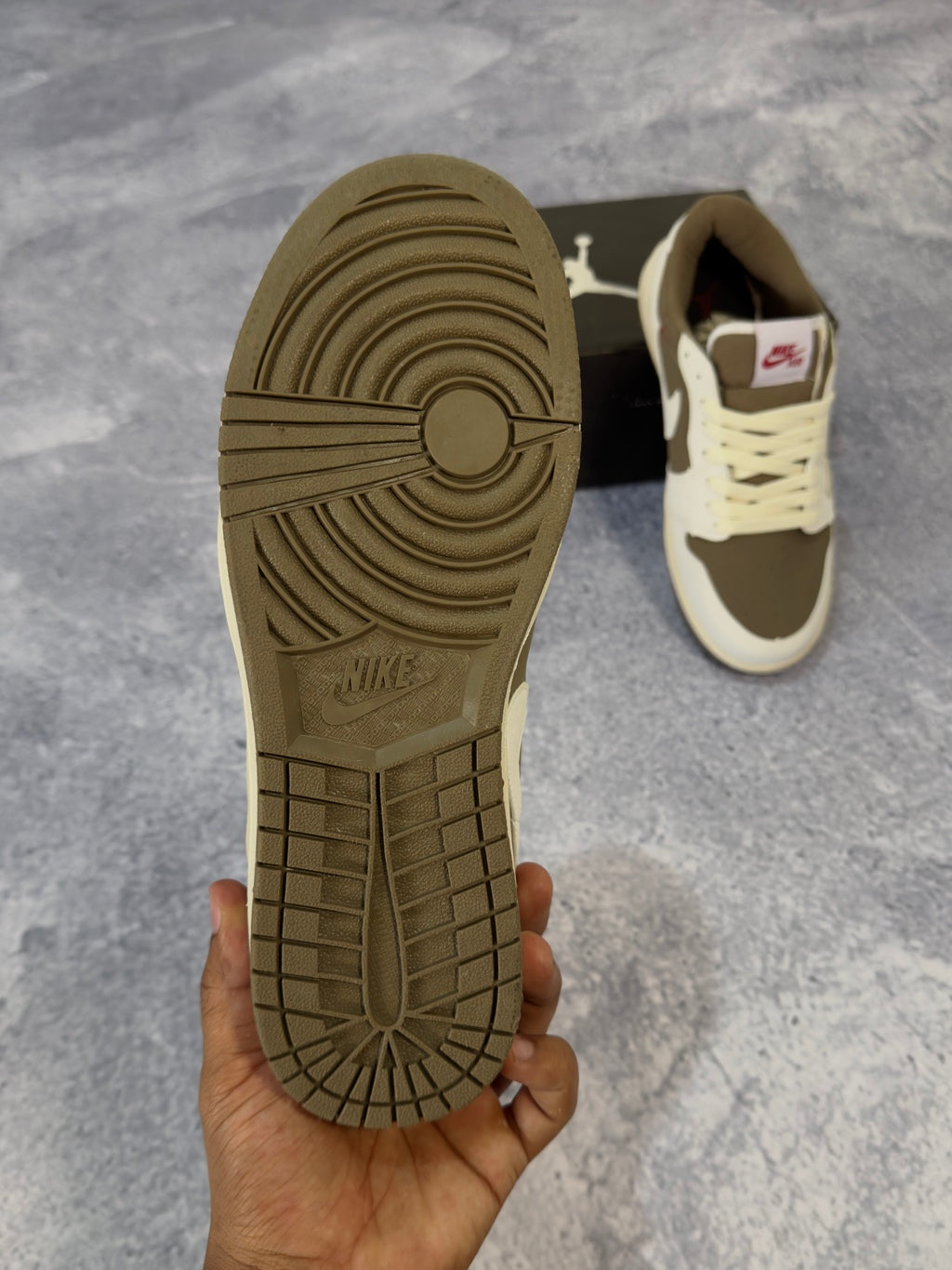 Tênis NK Air Jordan 1 Low Travis Scott Reverse Morcha - Bege/Marrom