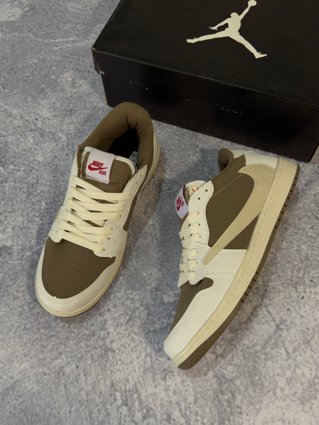 Tênis NK Air Jordan 1 Low Travis Scott Reverse Morcha - Bege/Marrom