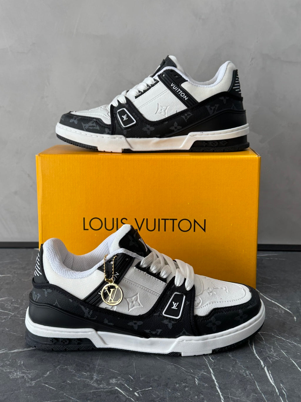 Tênis LV Trainer Low Denim Noir - Preto/Branco